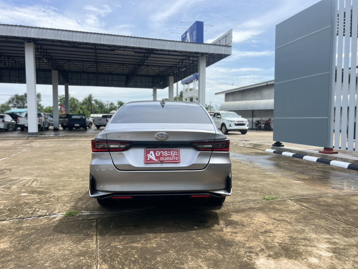 Car image 9