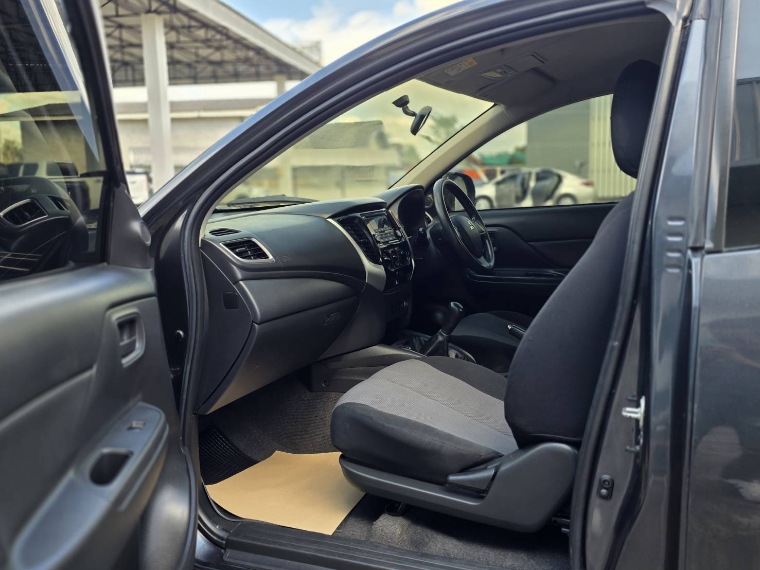 Car image 15