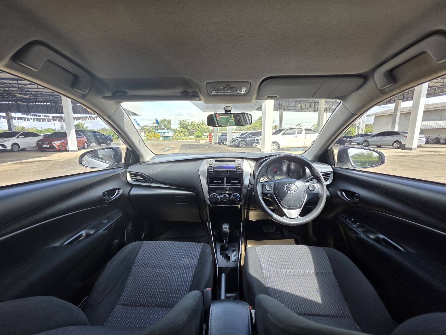 Car image 22