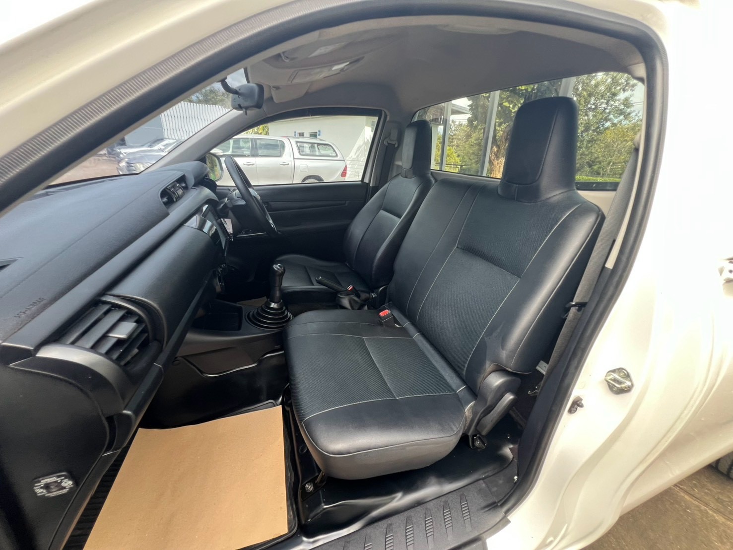 Car image 17
