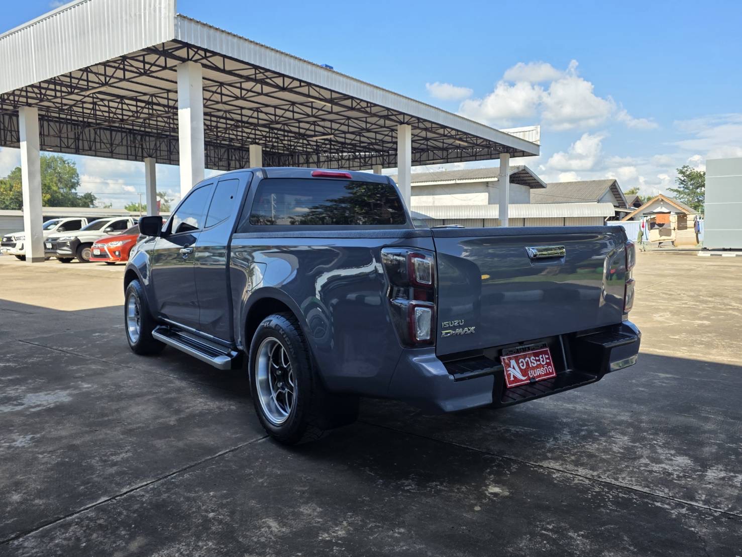 Car image 10