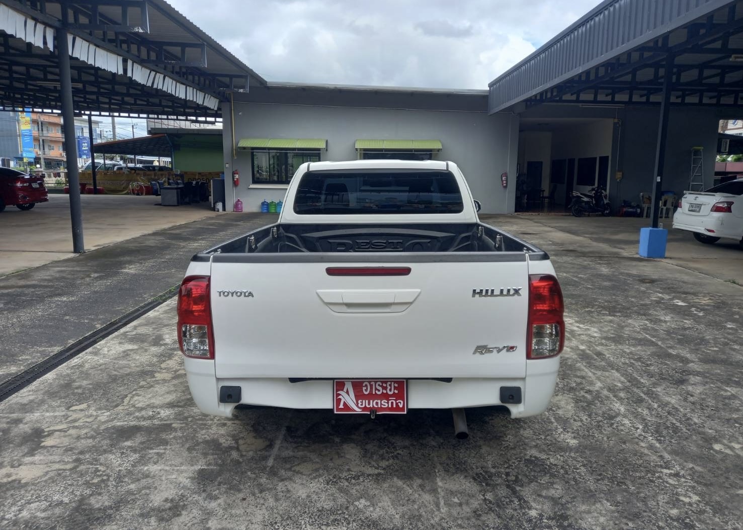Car image 9