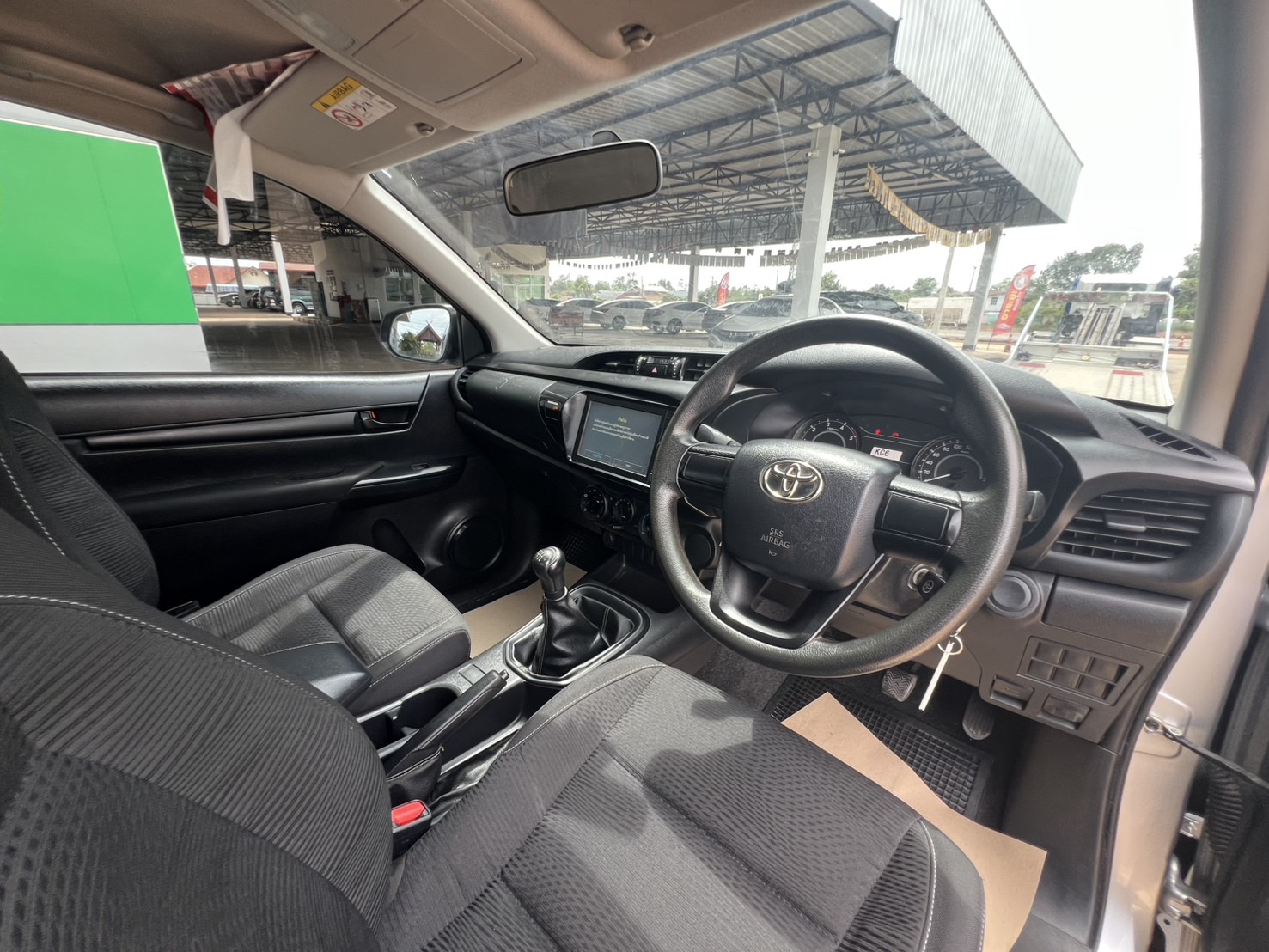 Car image 13