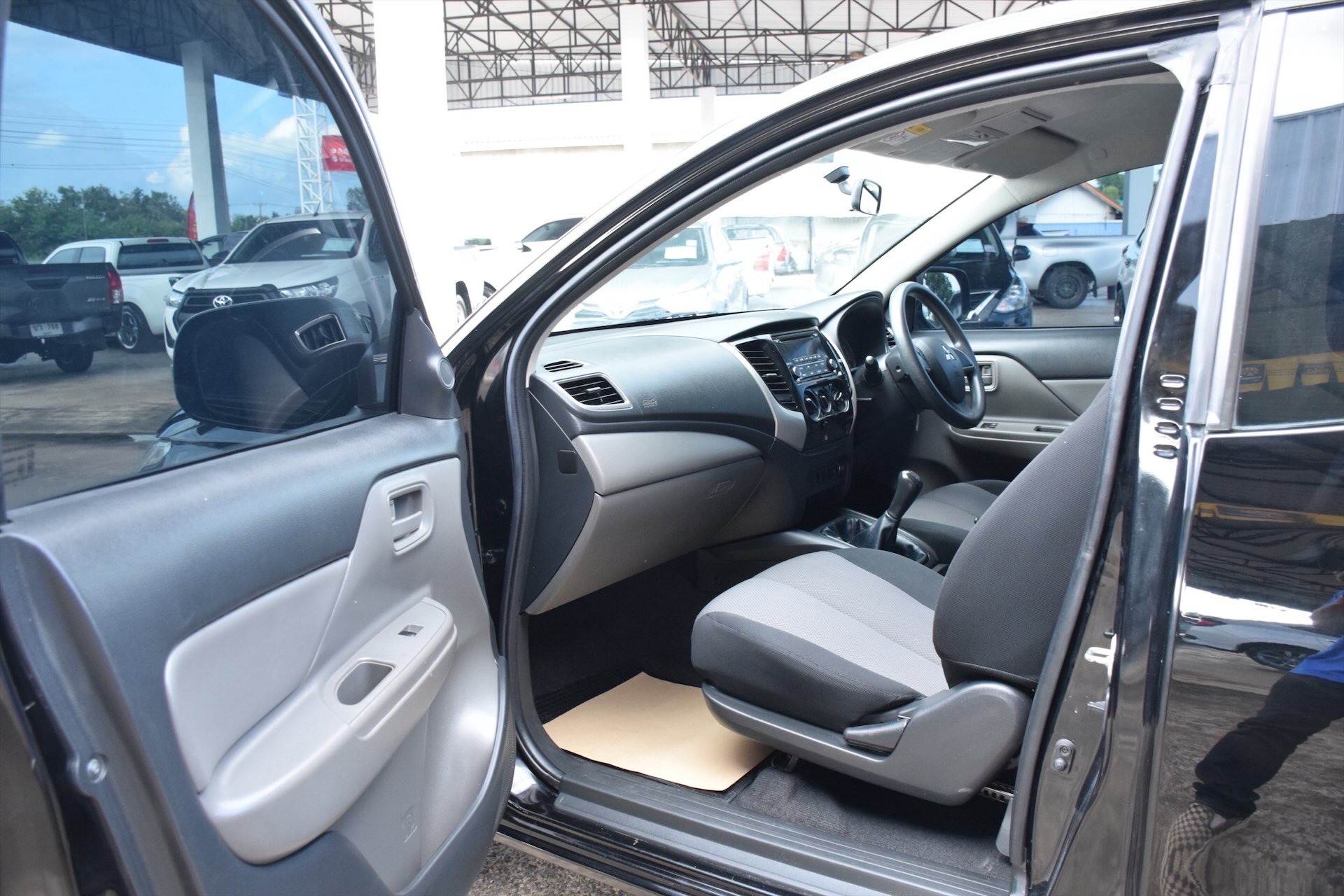Car image 15