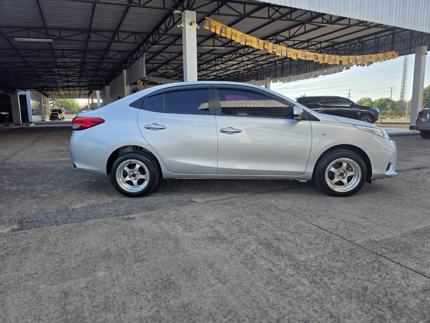Car image 11
