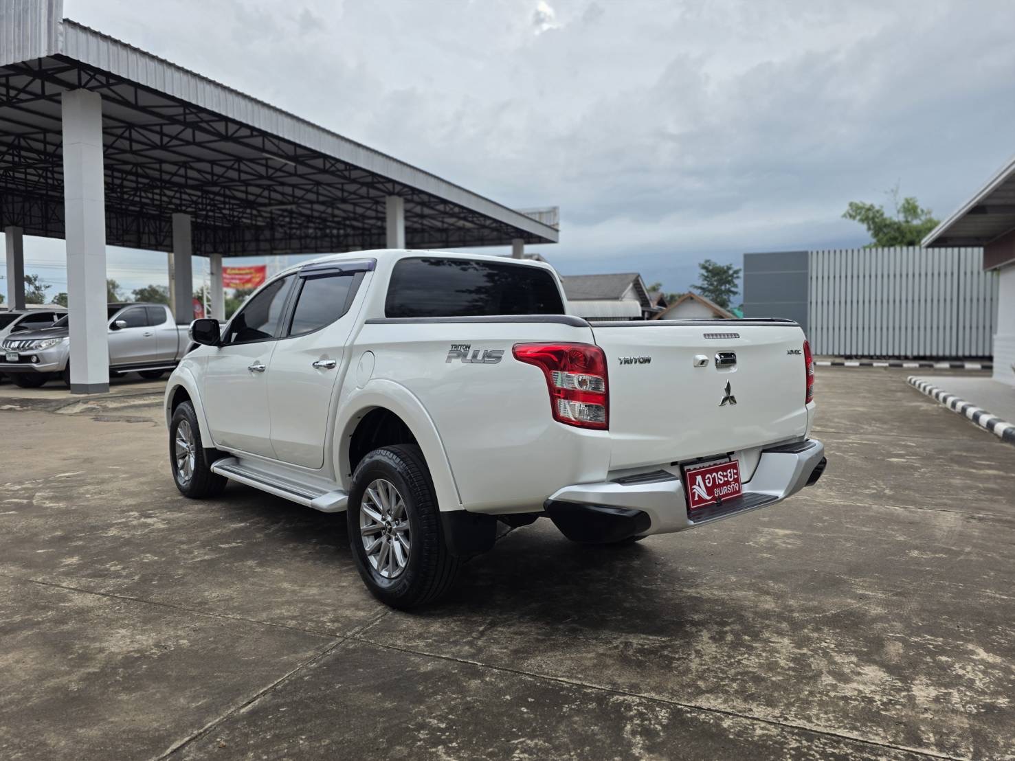 Car image 10