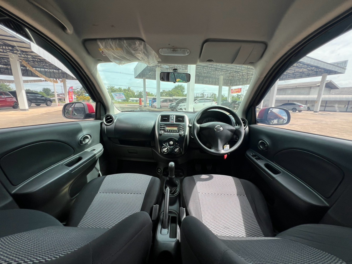 Car image 25