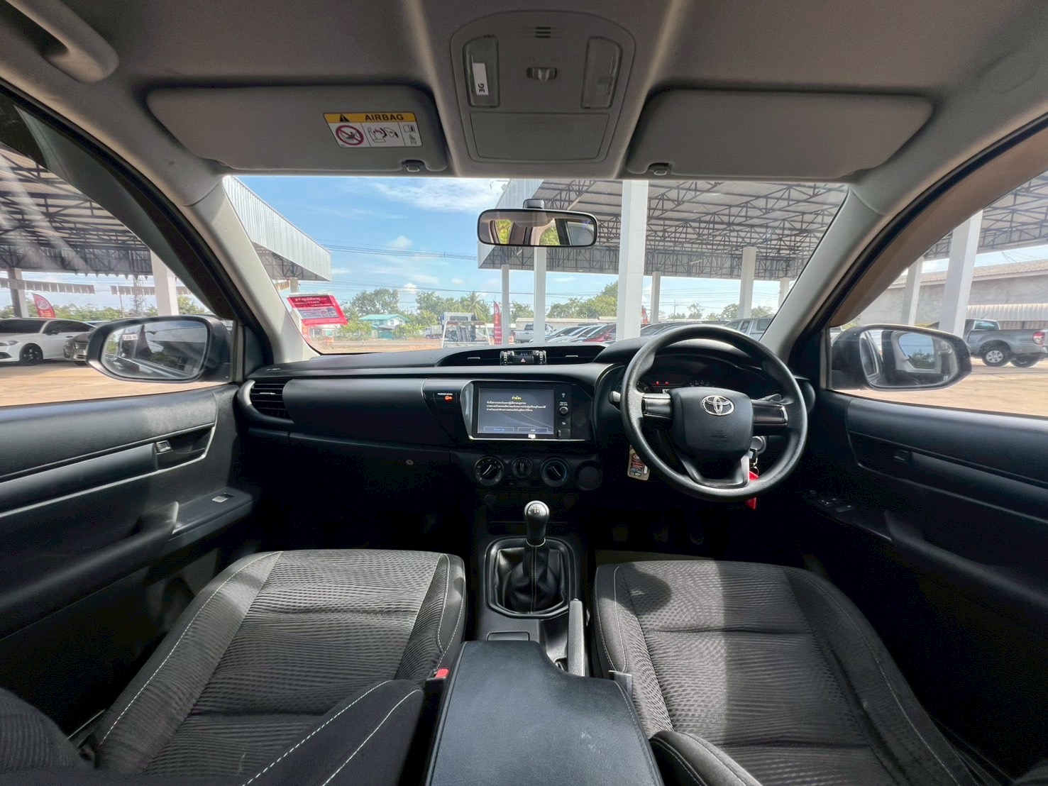 Car image 19