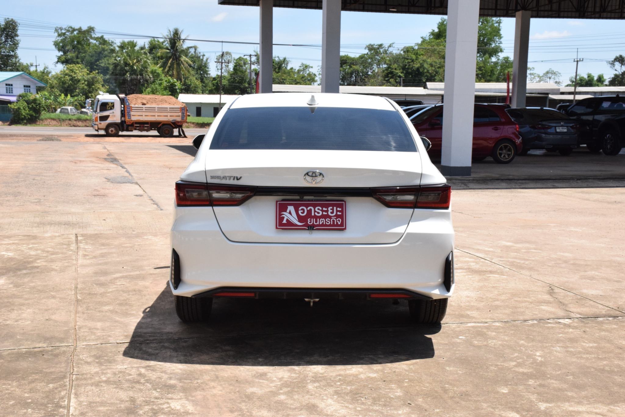 Car image 9