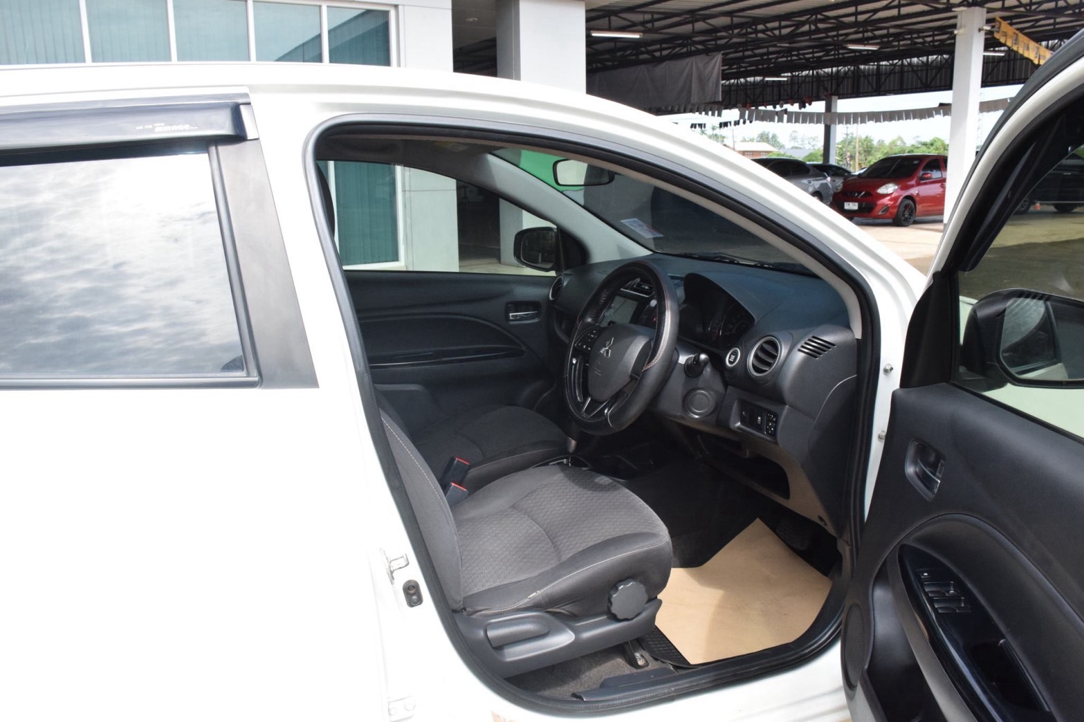 Car image 20