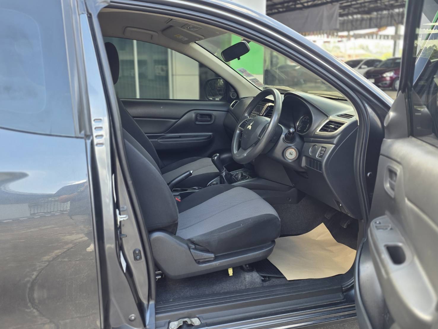 Car image 13