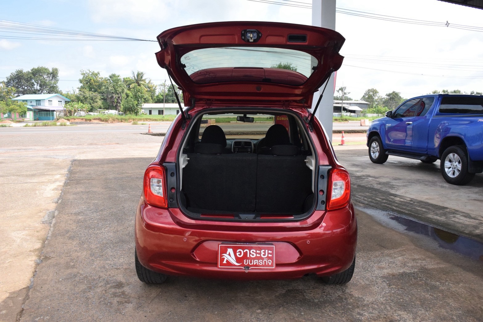 Car image 13