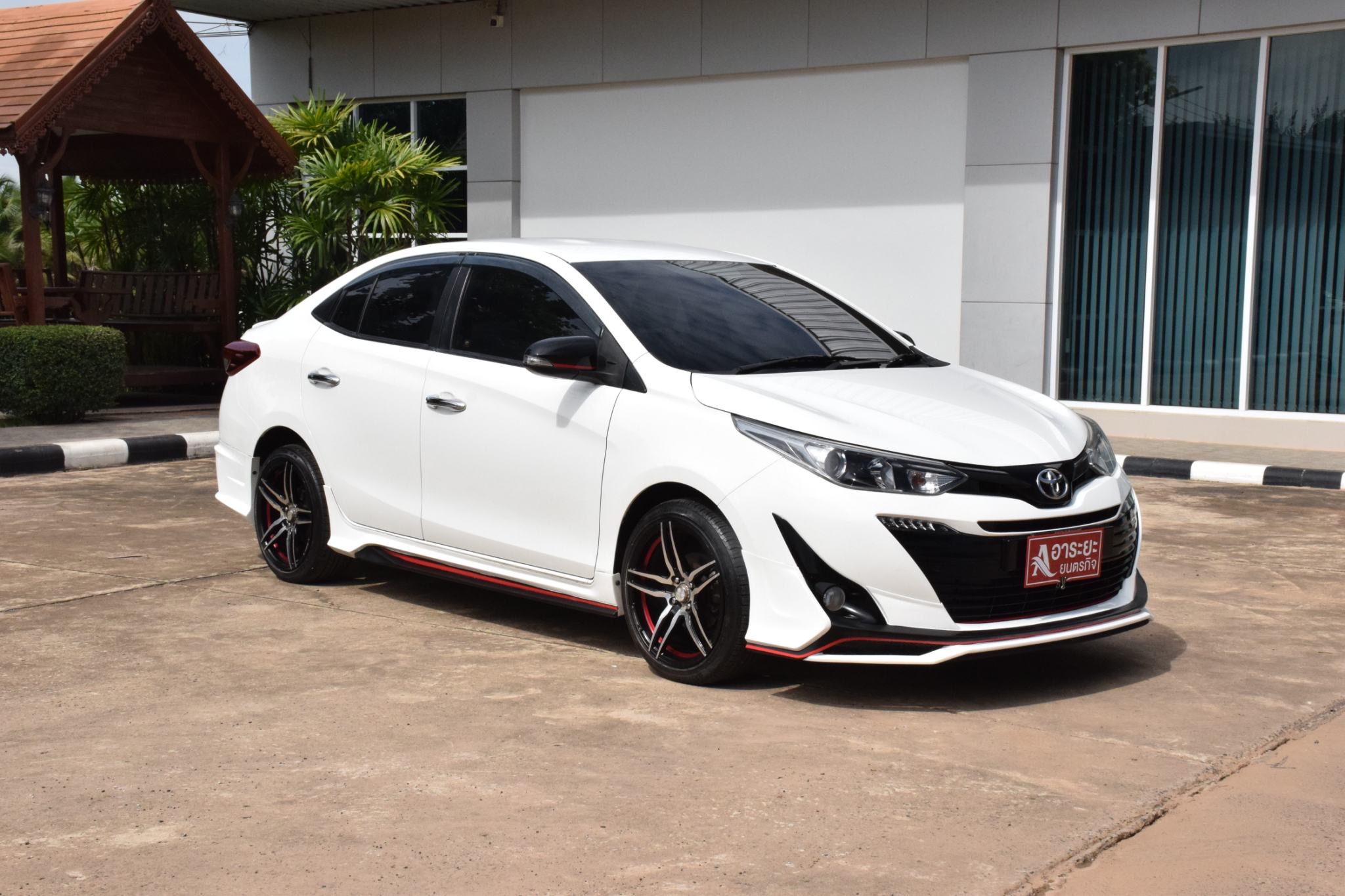 Car image 7
