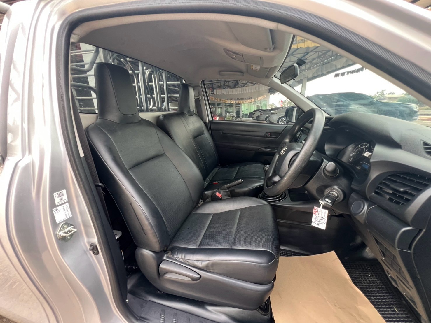 Car image 18