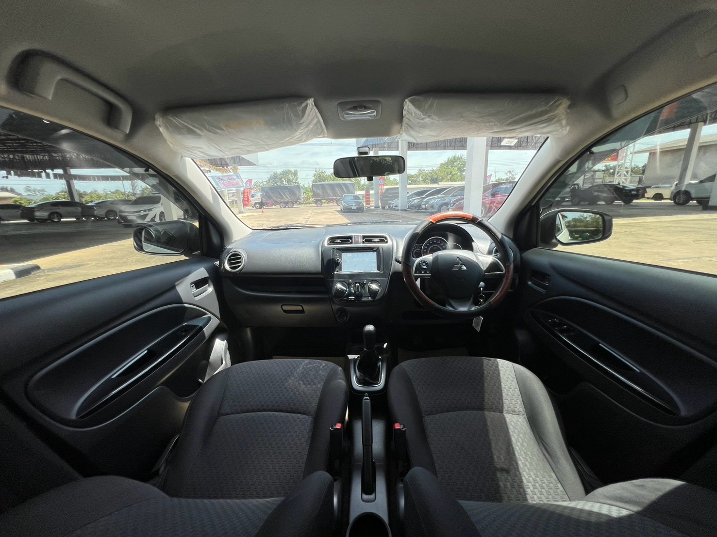 Car image 24