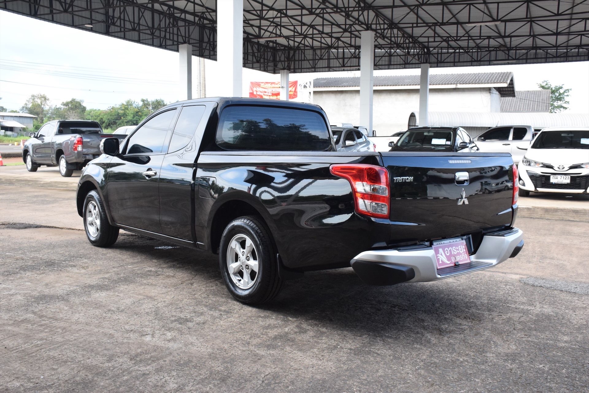 Car image 10