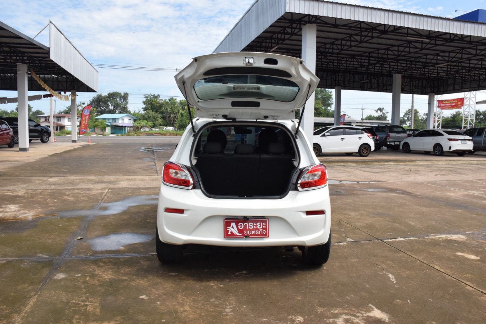 Car image 13