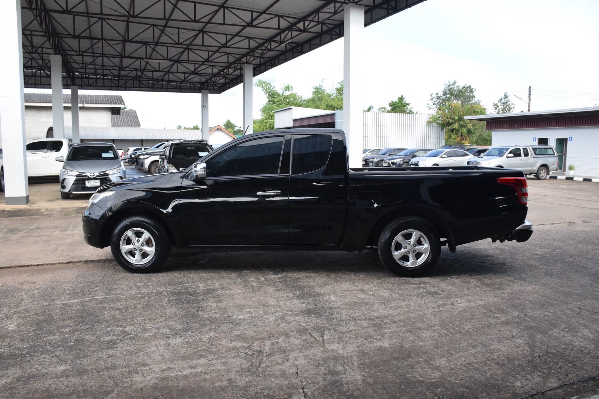 Car image 12