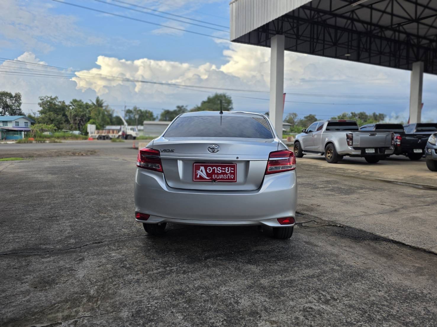 Car image 9