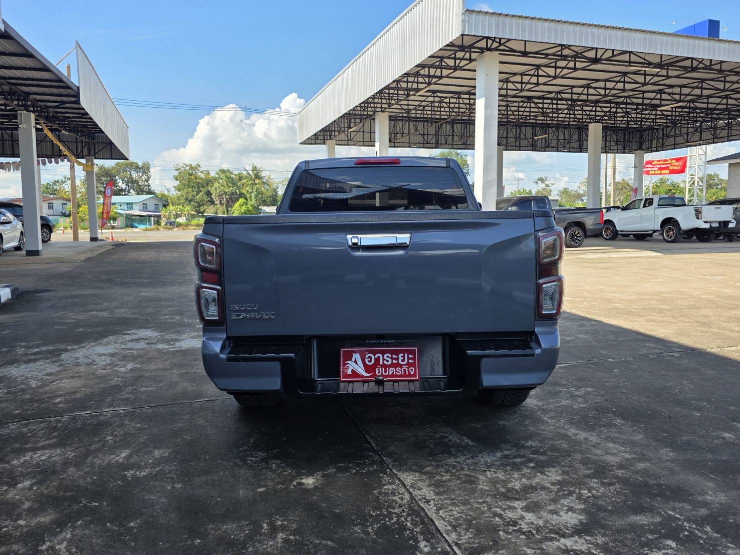 Car image 9