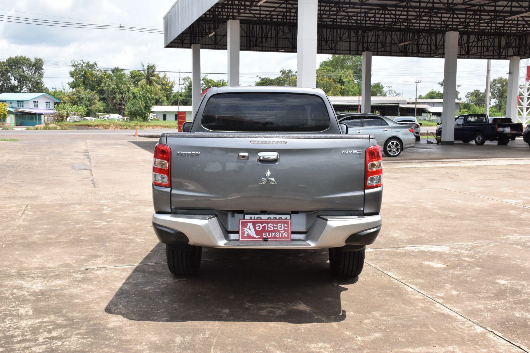 Car image 9