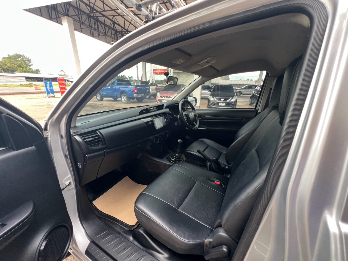 Car image 15
