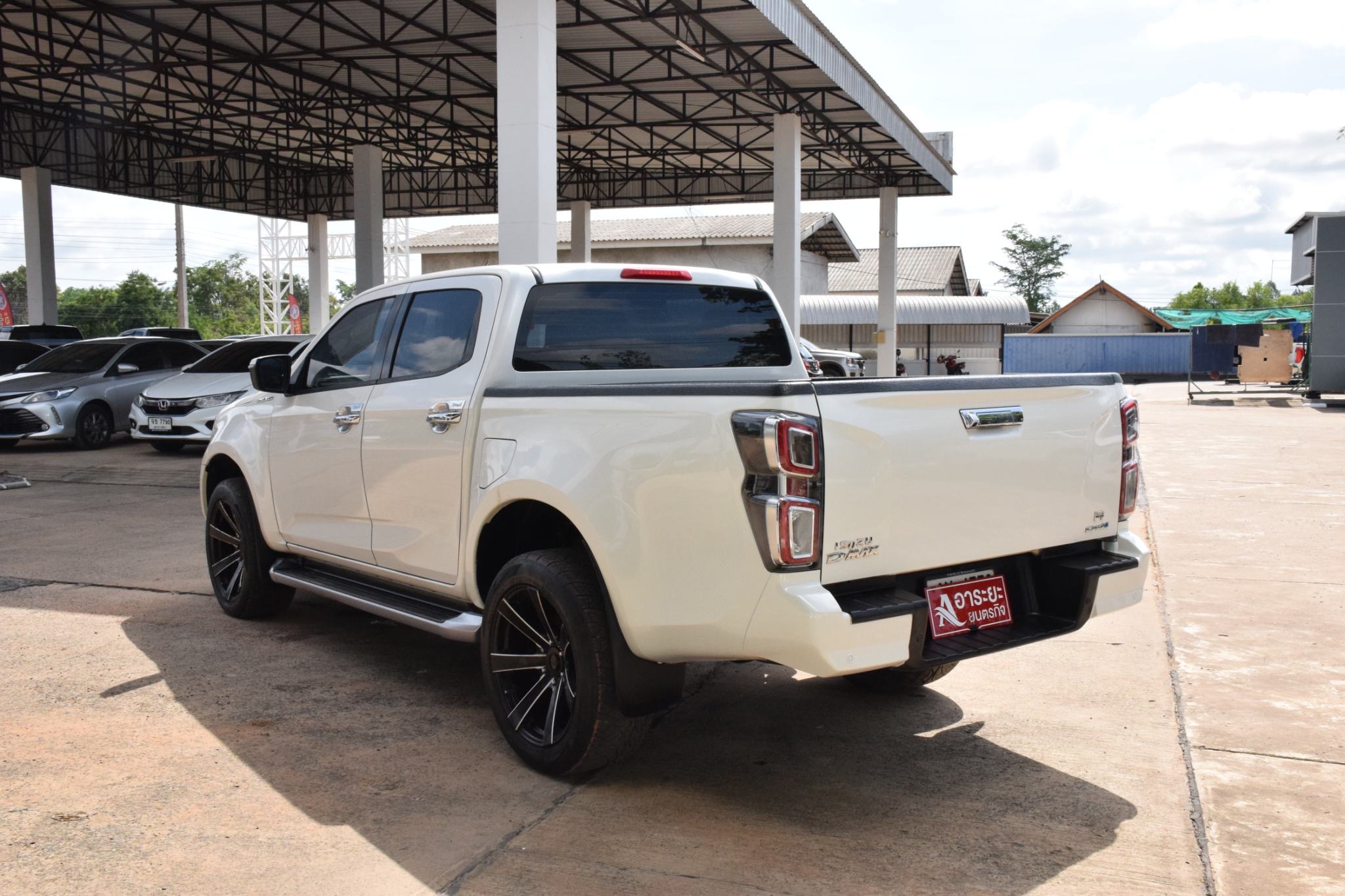 Car image 10