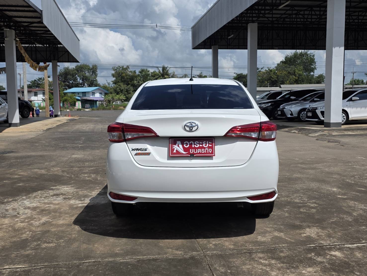 Car image 9