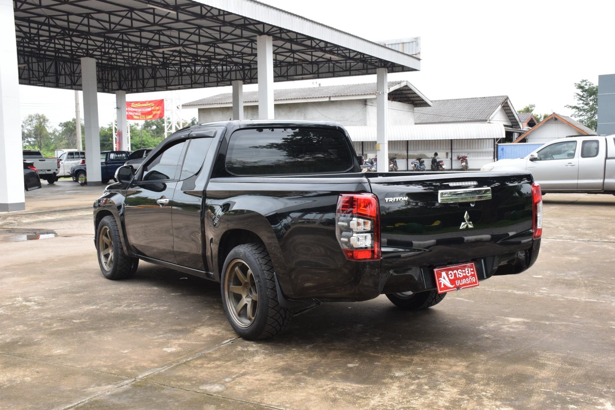 Car image 10