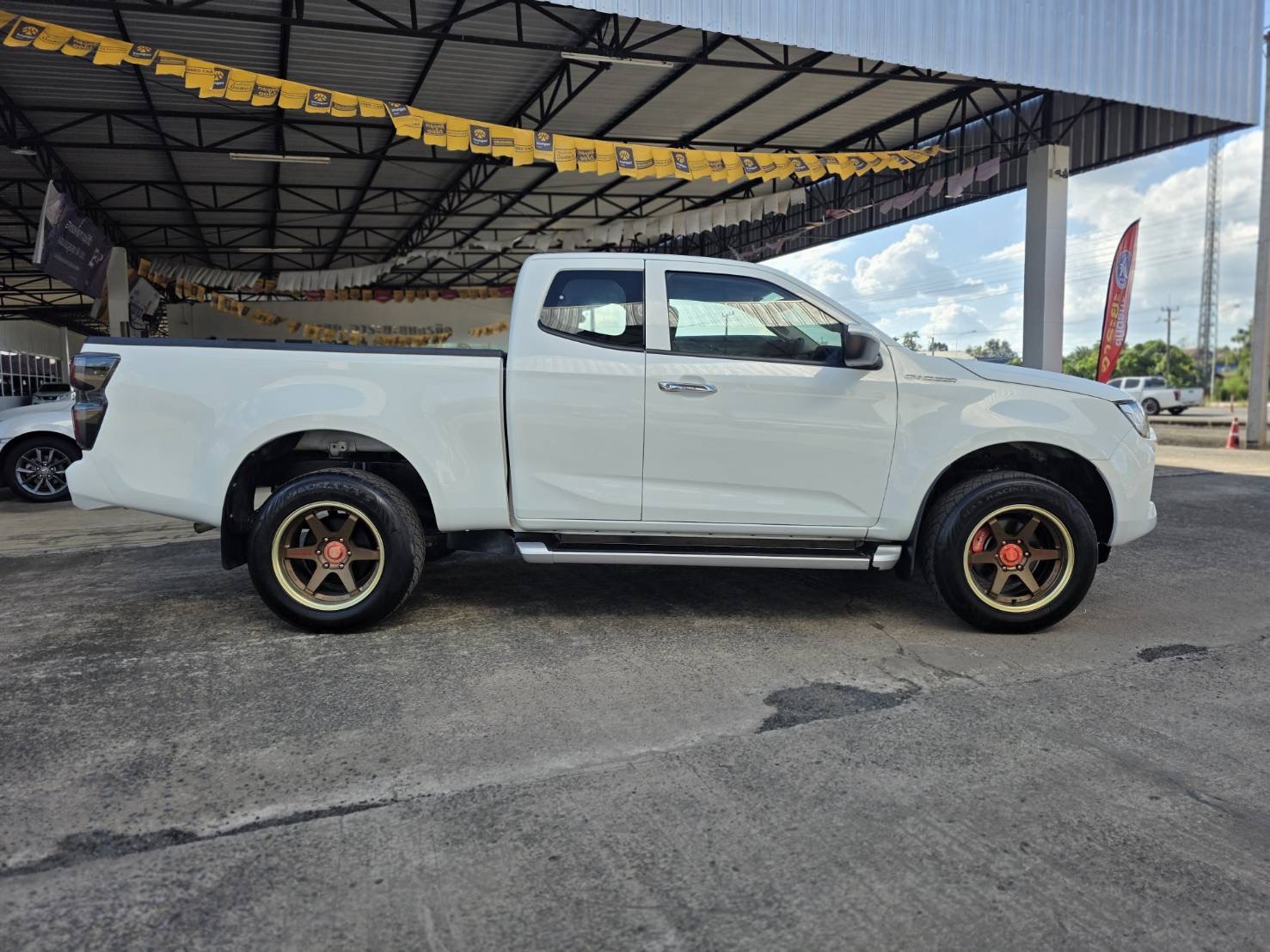 Car image 11