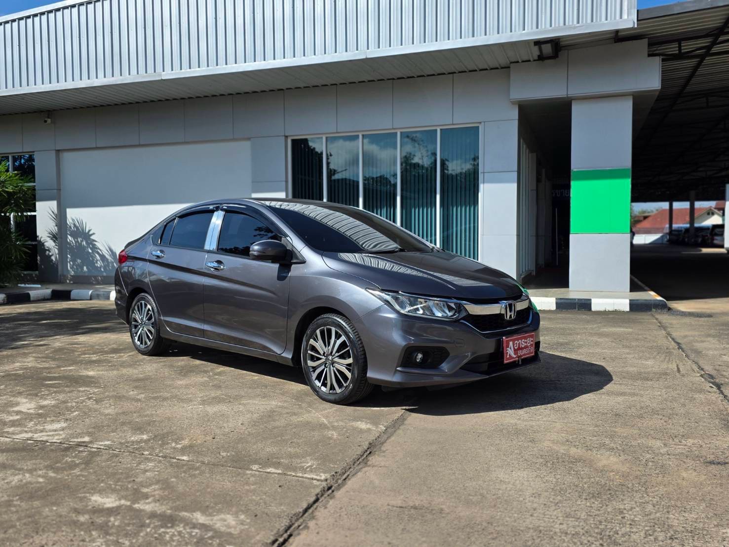 Car image 7