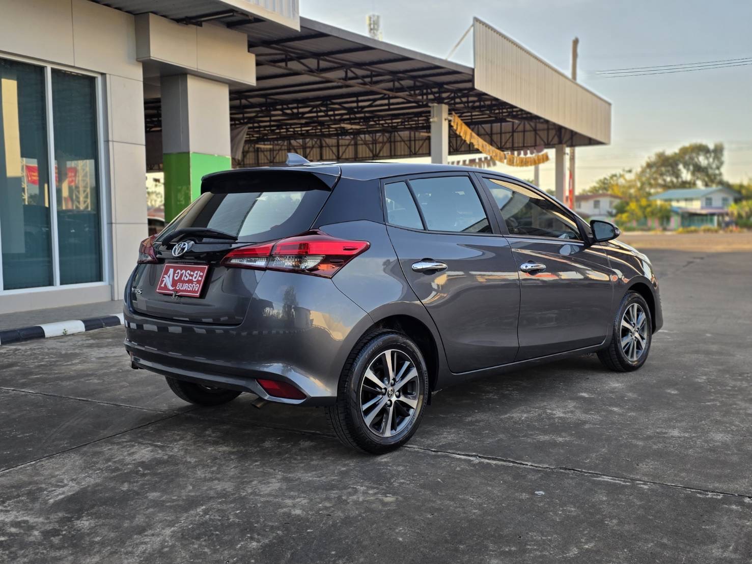 Car image 8