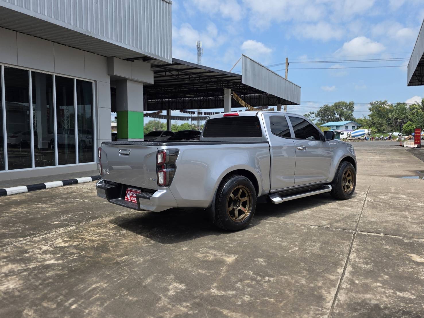 Car image 8