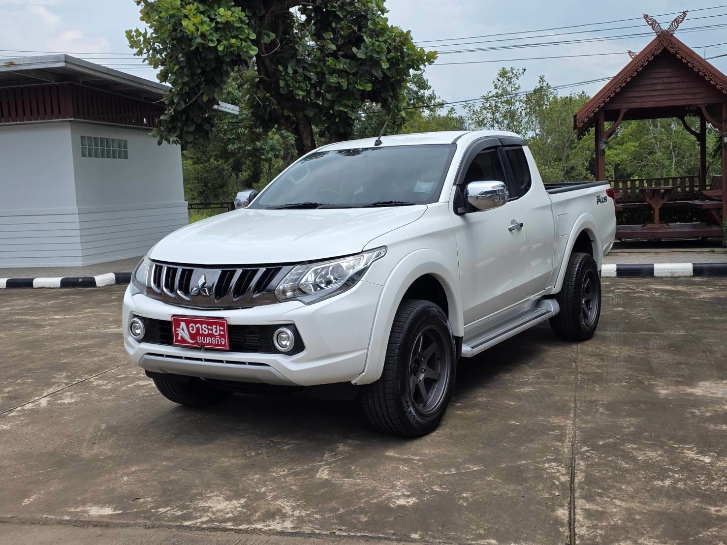 Car image 5