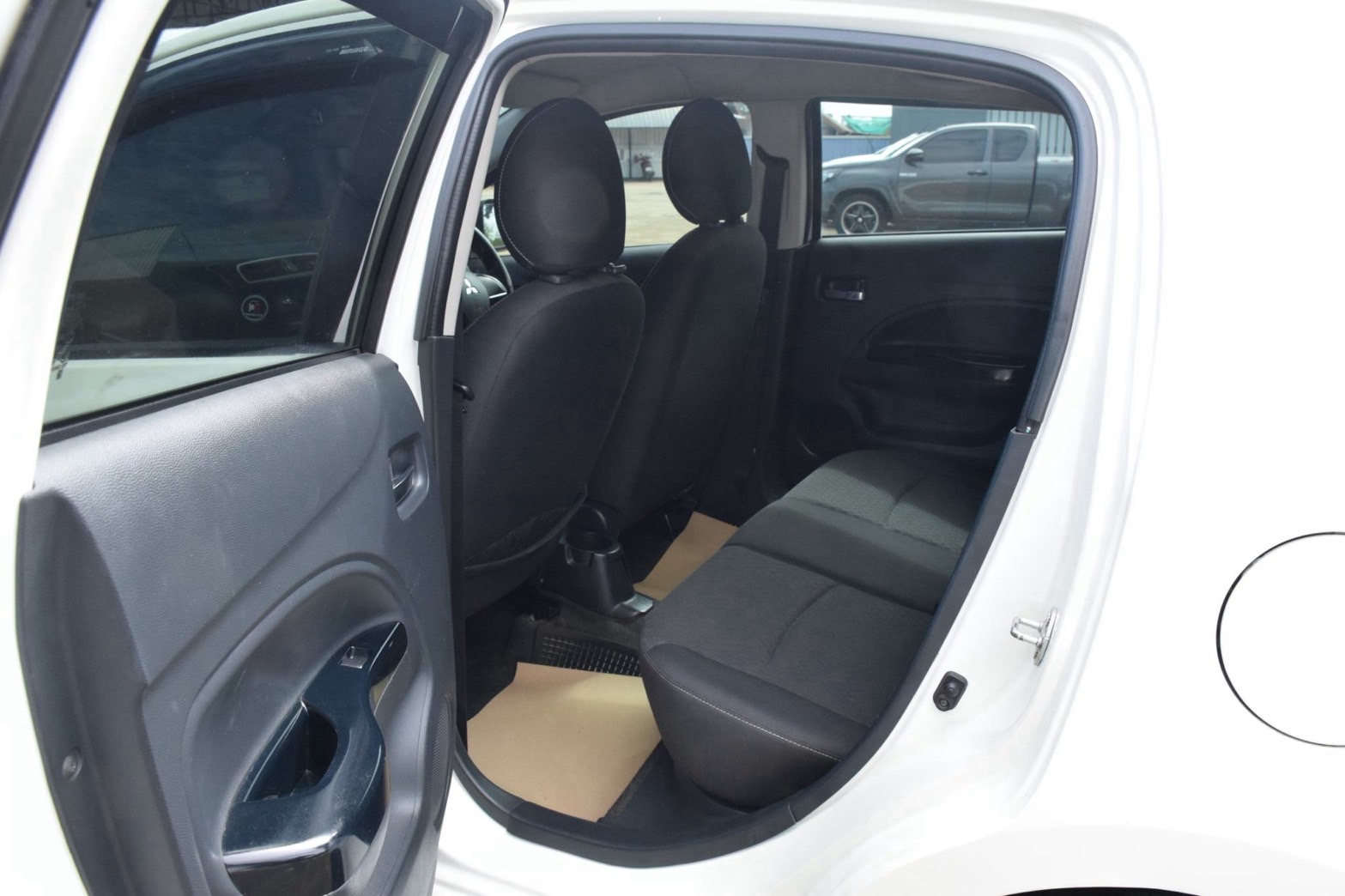Car image 23