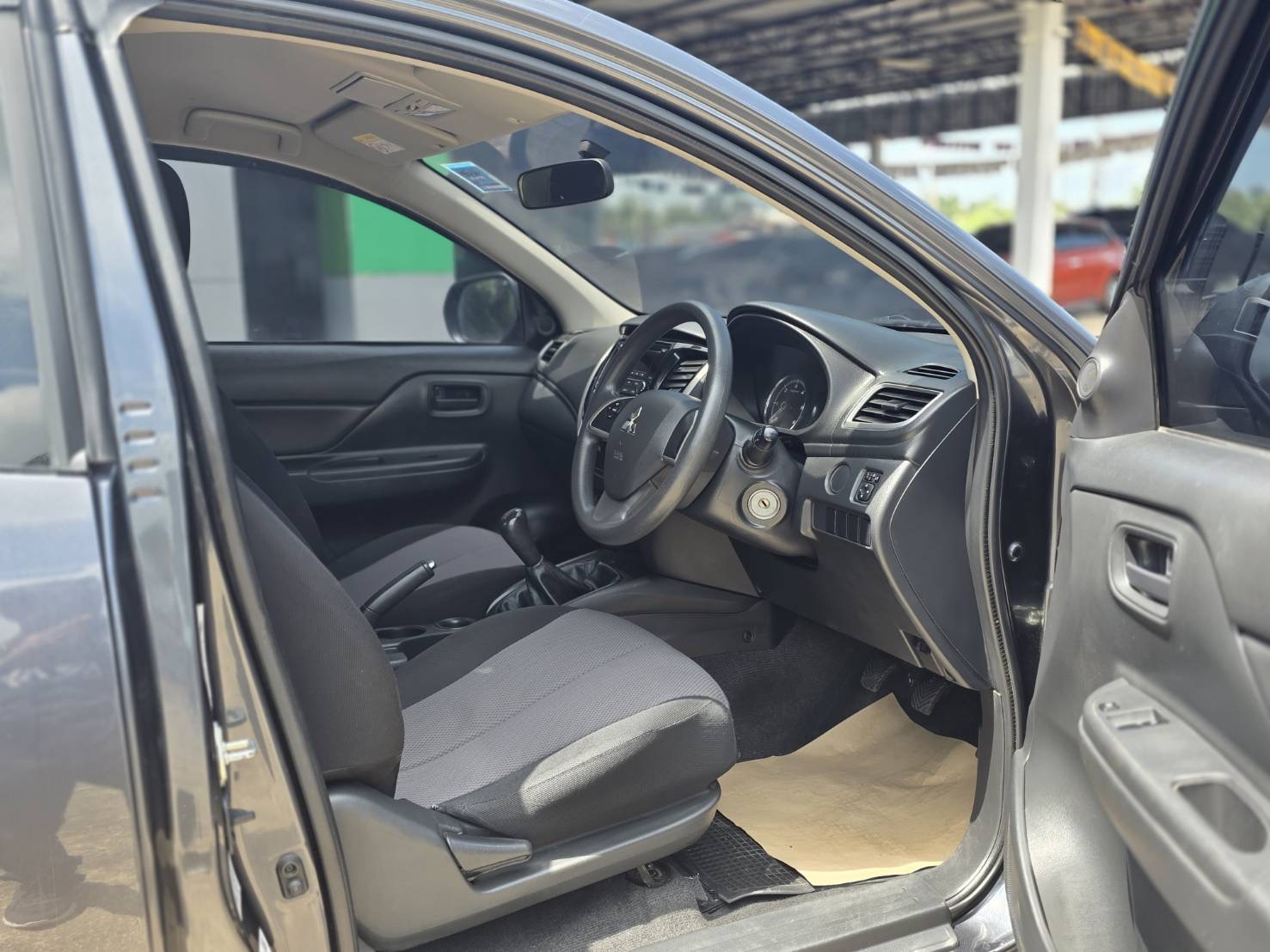 Car image 13