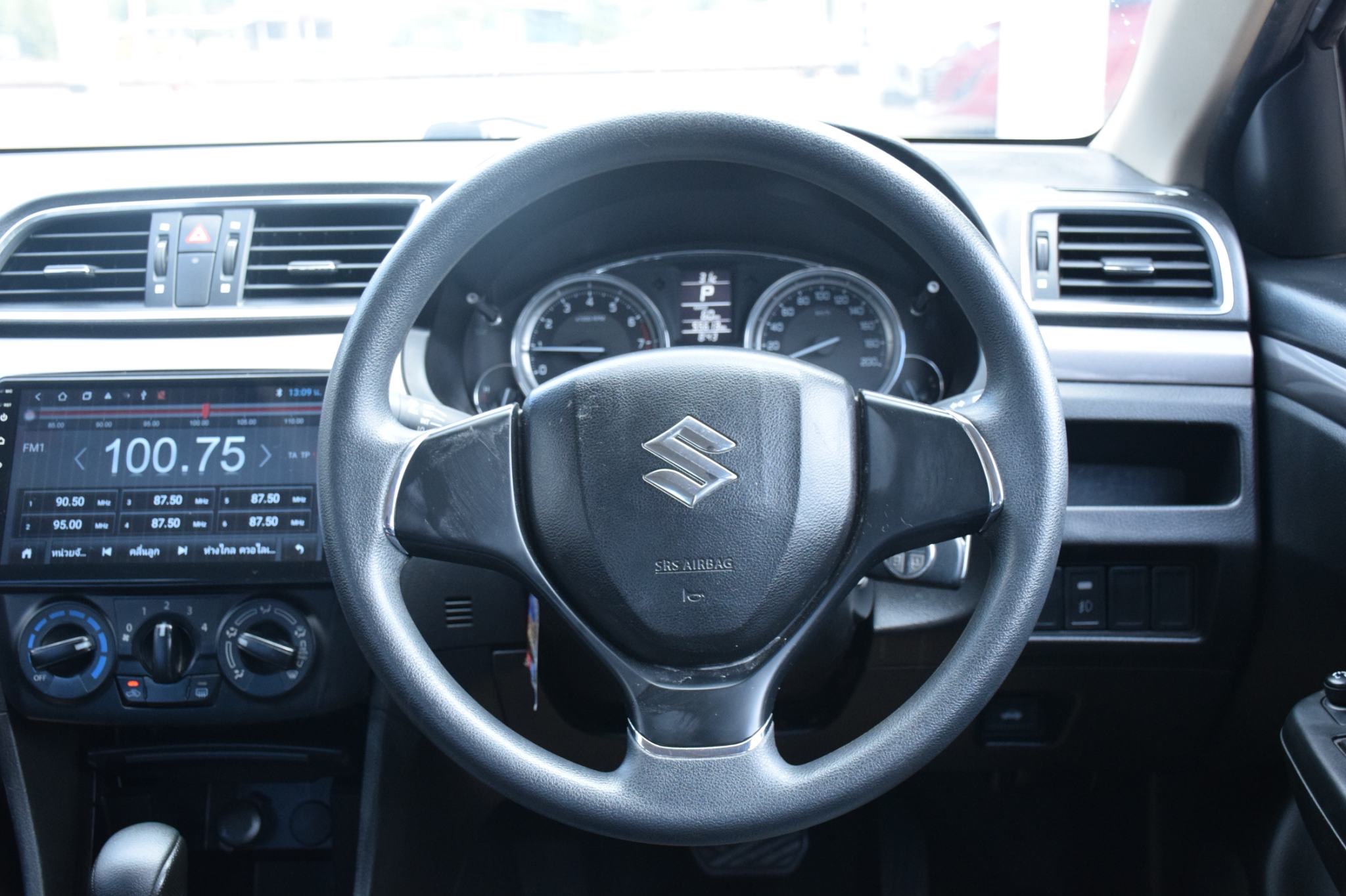 Car image 17