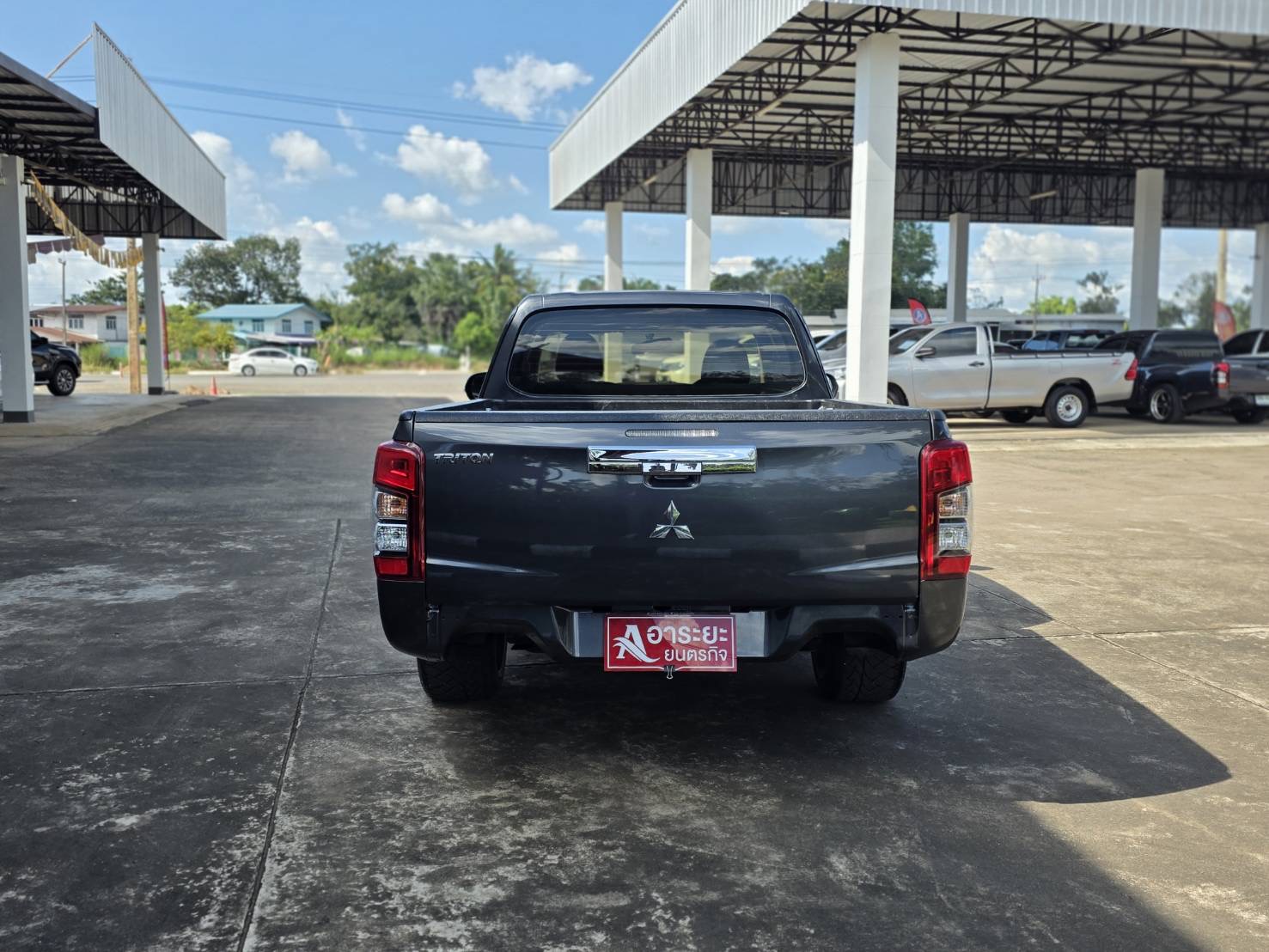 Car image 9