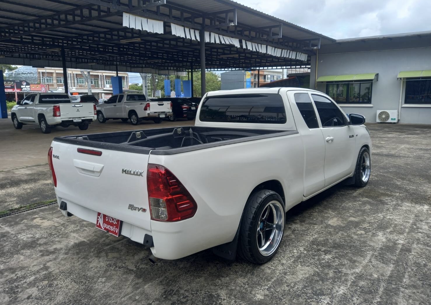 Car image 8