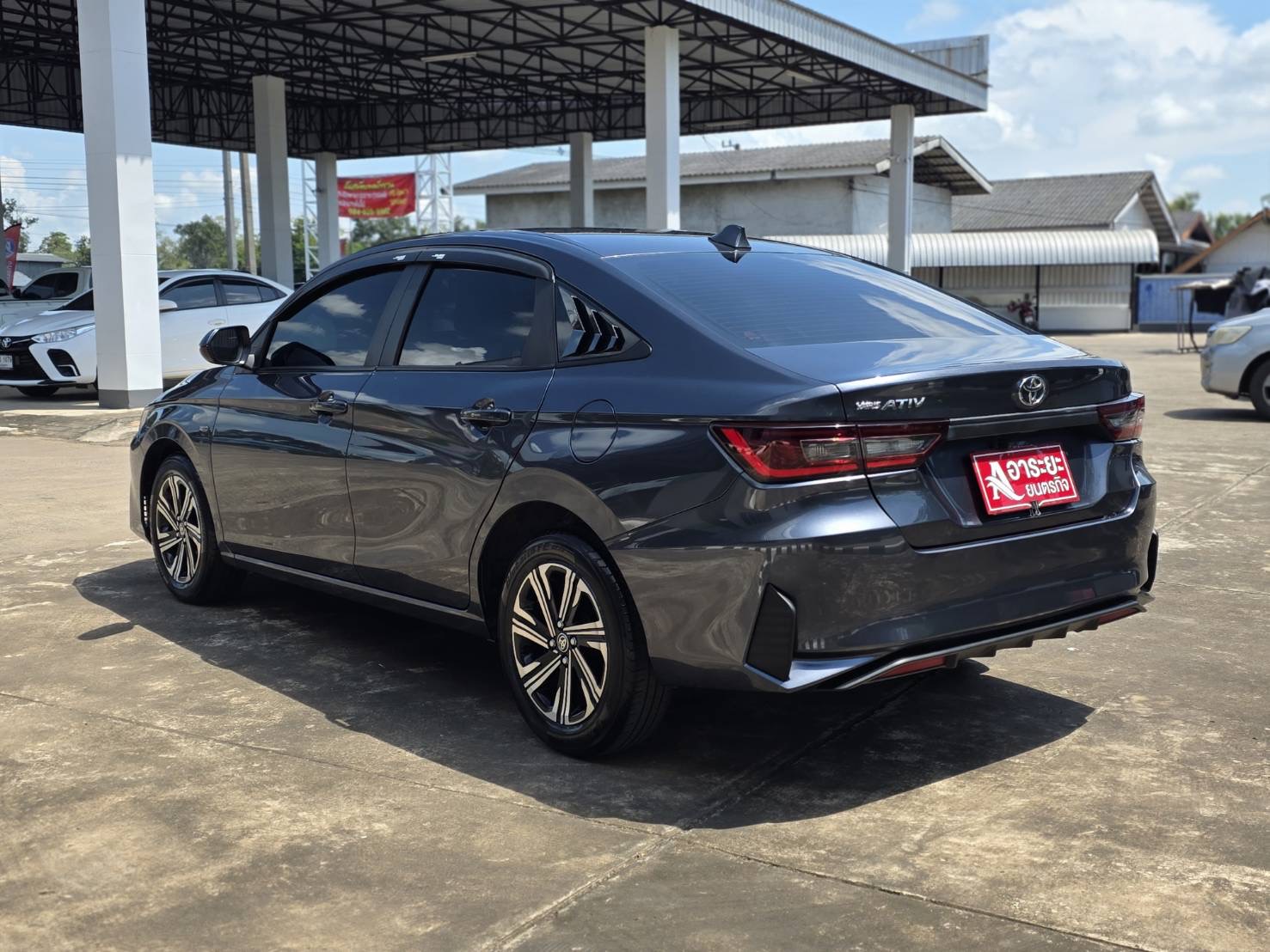Car image 10