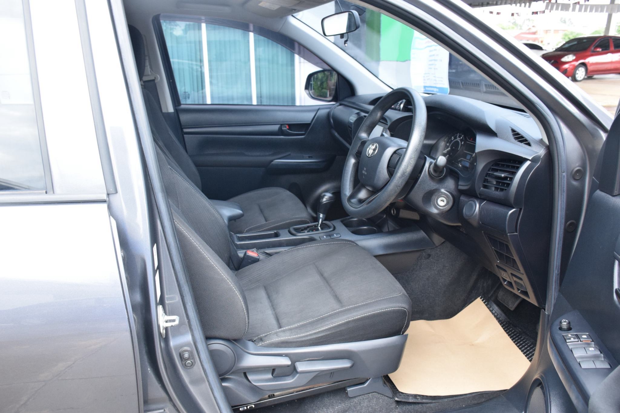 Car image 13