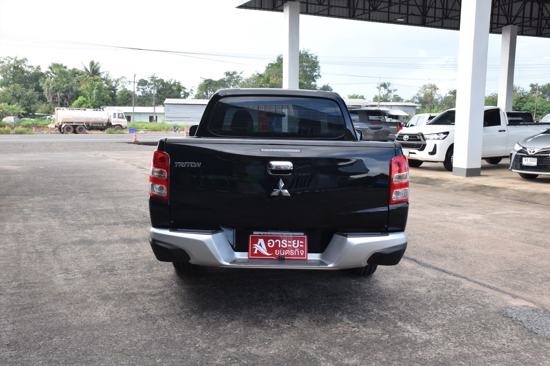 Car image 9