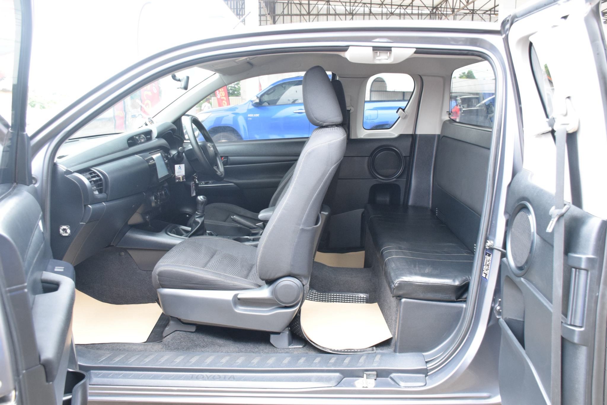 Car image 16