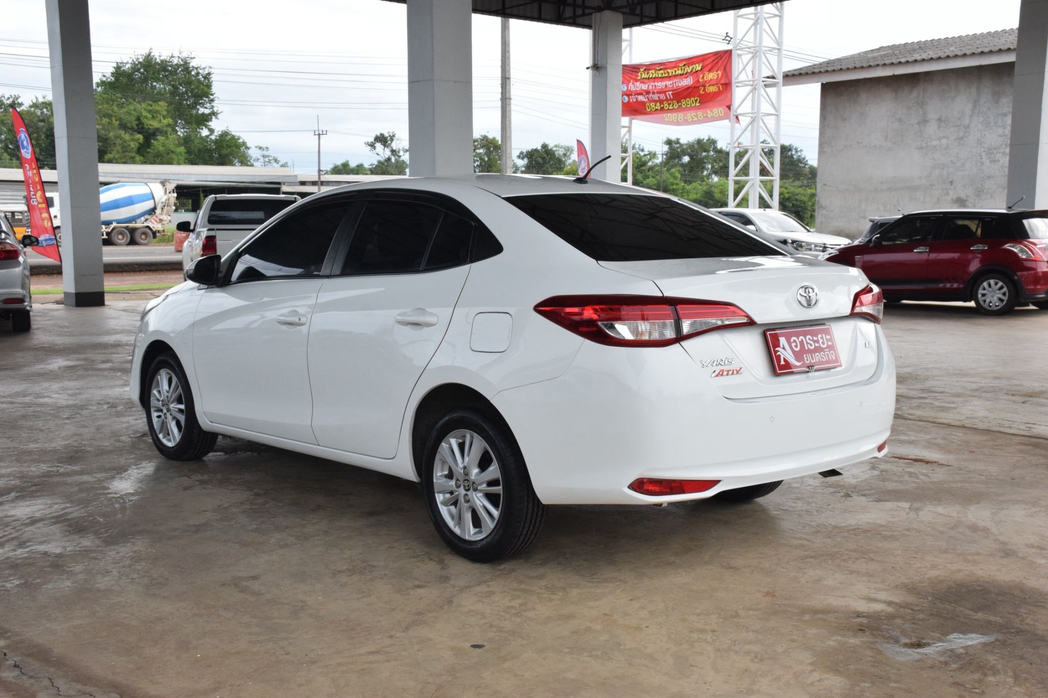 Car image 10