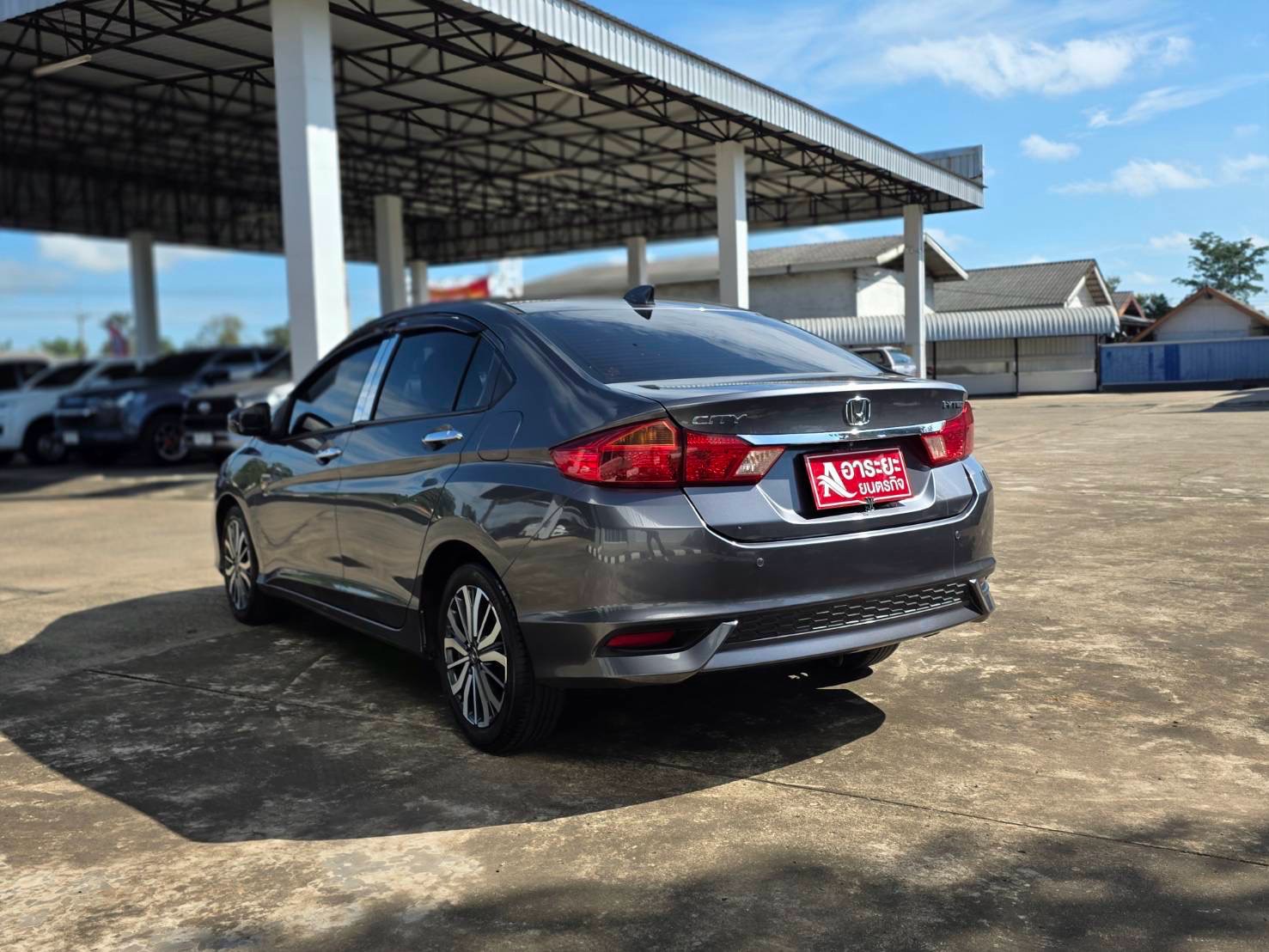 Car image 9