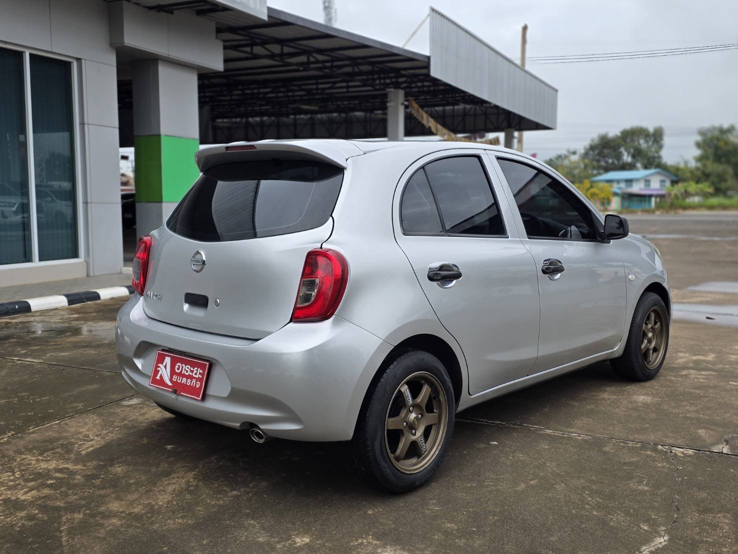 Car image 8