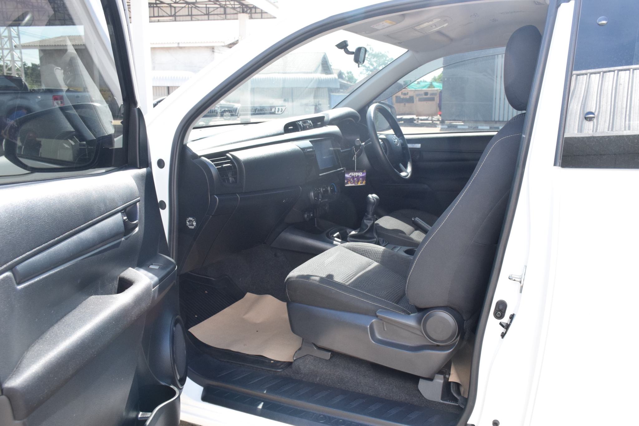 Car image 15