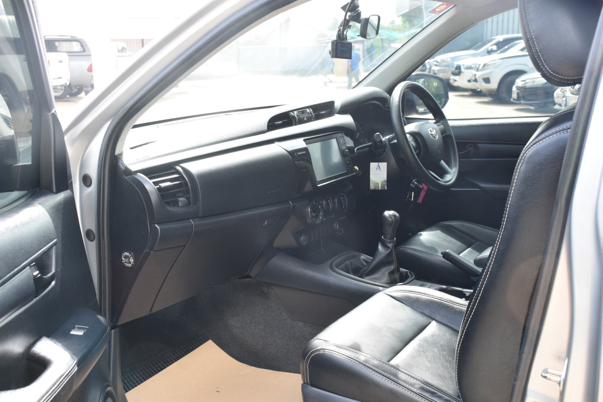 Car image 15