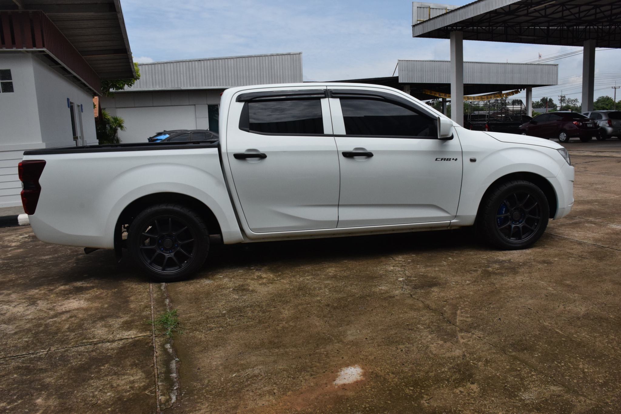 Car image 11
