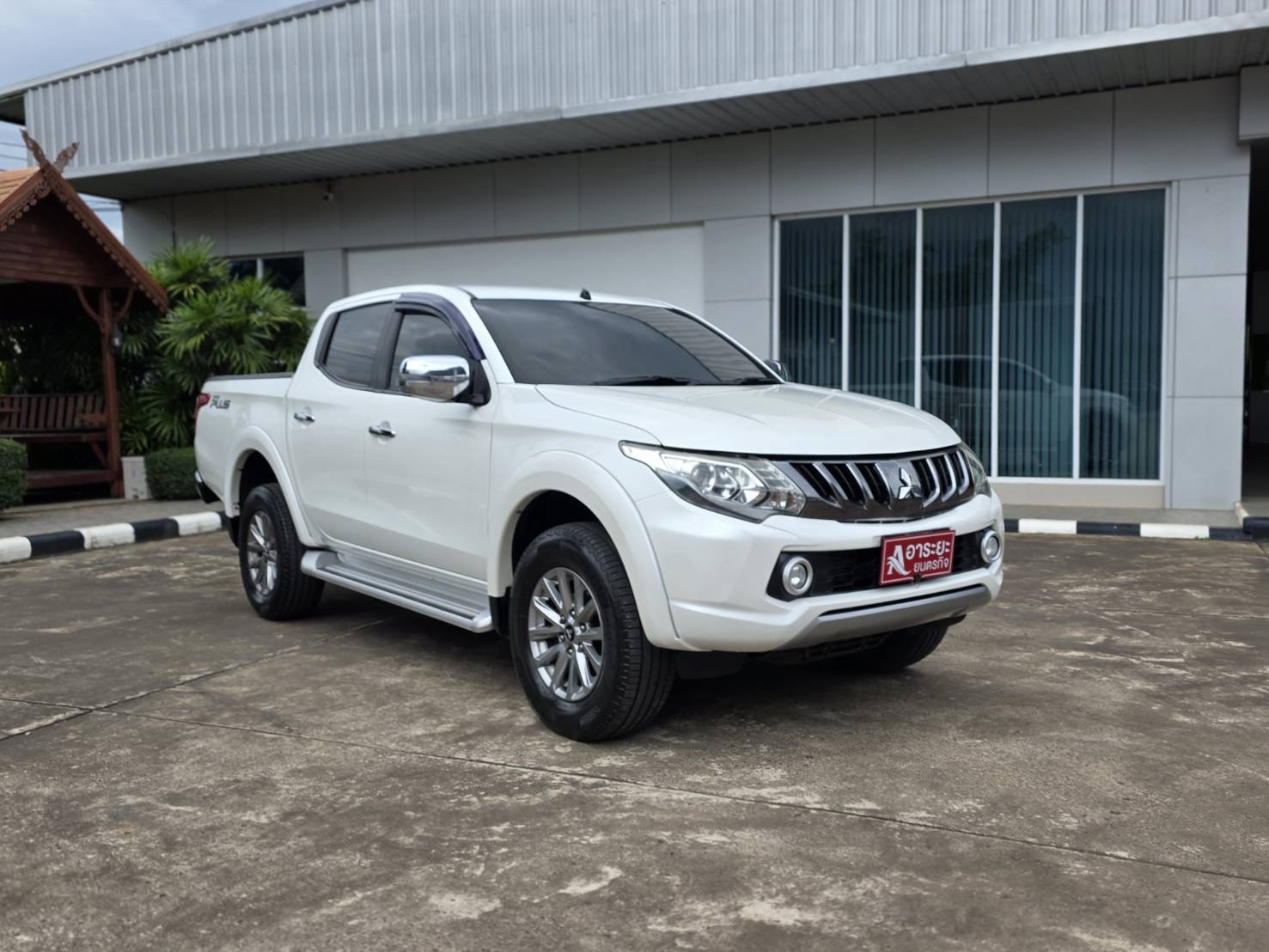 Car image 7